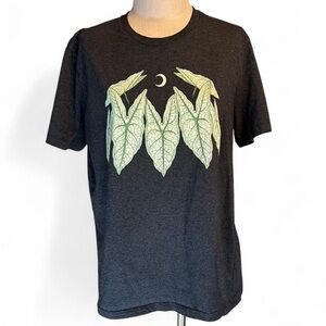 Organic cotton charcoal gray botanical graphic tee • Calathea Plant 🌱🩶💚🌙